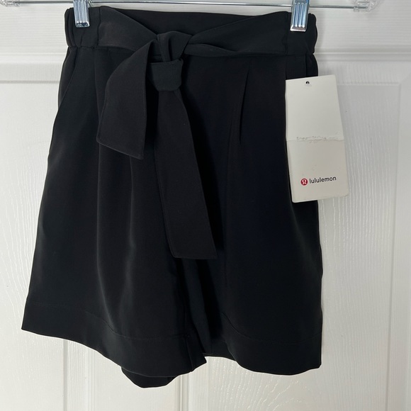 NWT Lululemon Athletica Black Noir Shorts 5.5 Sz 0 - Picture 2 of 6